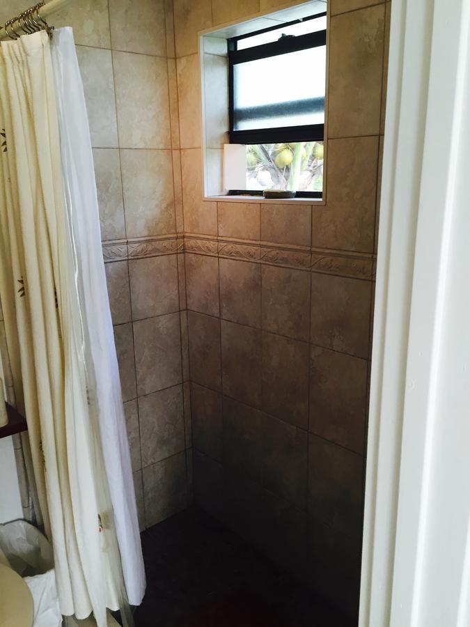 Hollywood Beach Suites Turks And Caicos Whitby Esterno foto