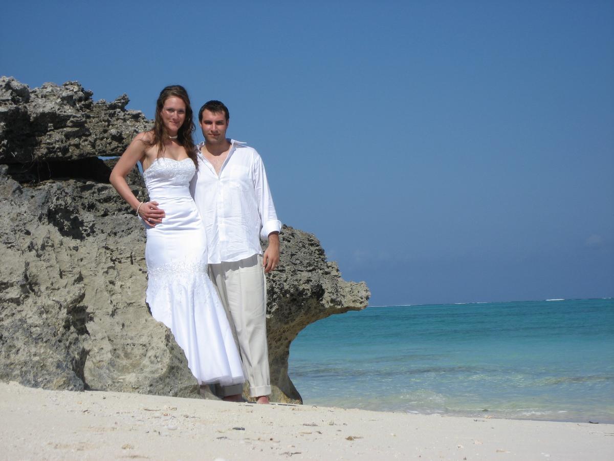 Hollywood Beach Suites Turks And Caicos Whitby Esterno foto