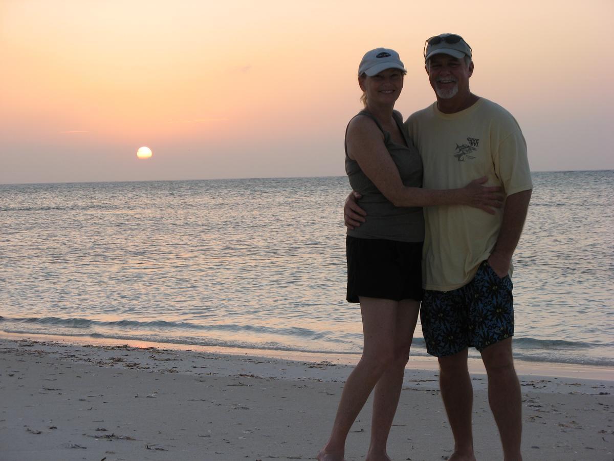 Hollywood Beach Suites Turks And Caicos Whitby Esterno foto